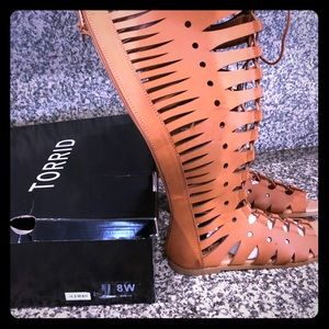 Torrid cognac cut out lace knee sandals 👡